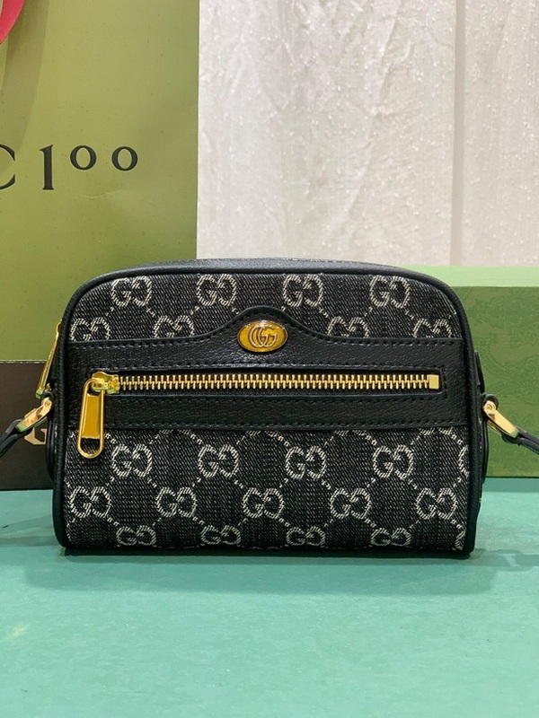 Gucci Handbags 962